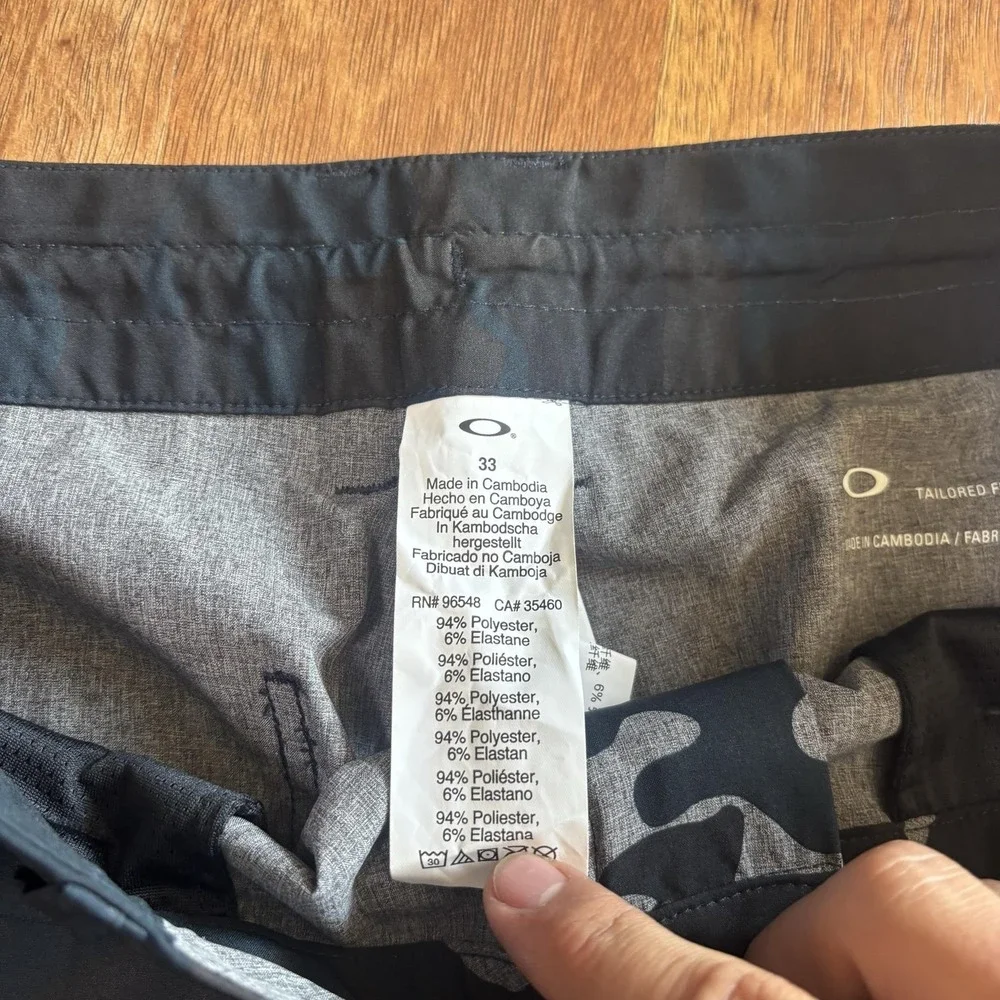 NWT Oakley Shorts Mens Medium Black Camo Cruiser QG HBD 21 Boardshorts Swim